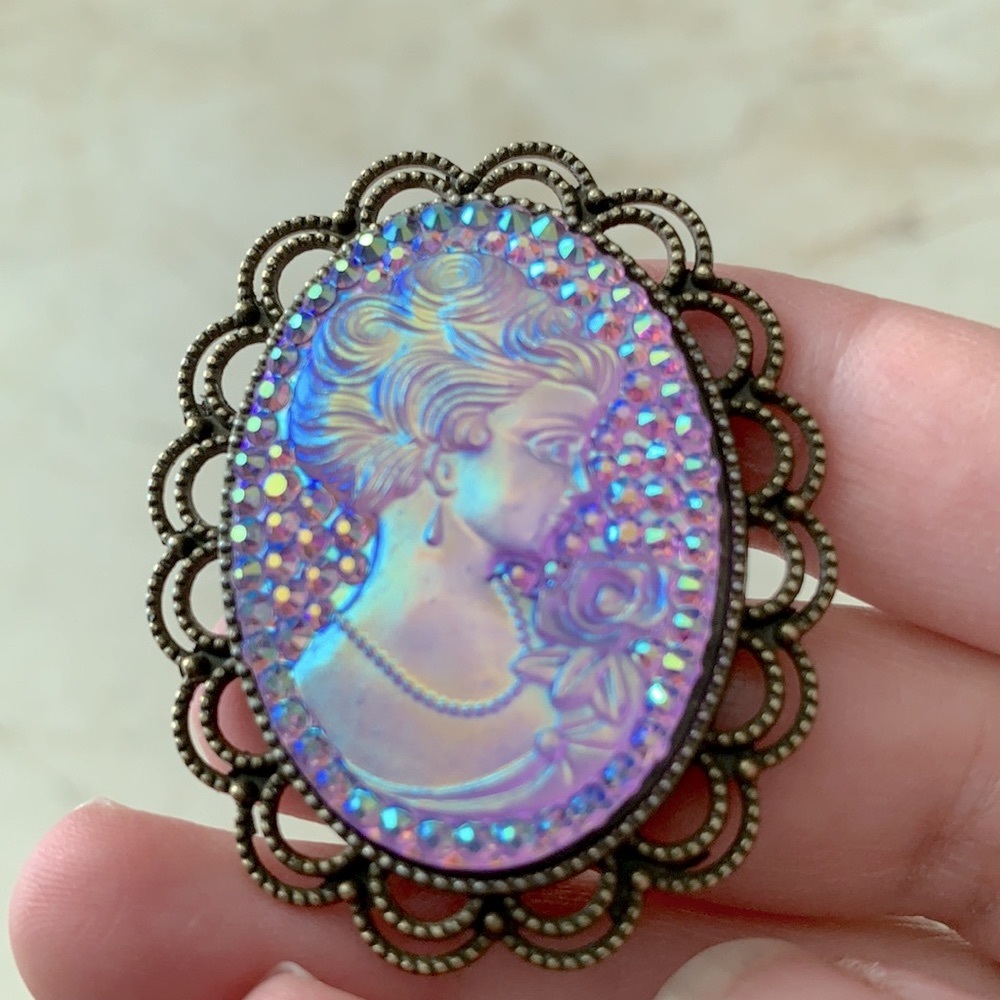 🌺Gorgeous brooch with antique finish 💐NWOT